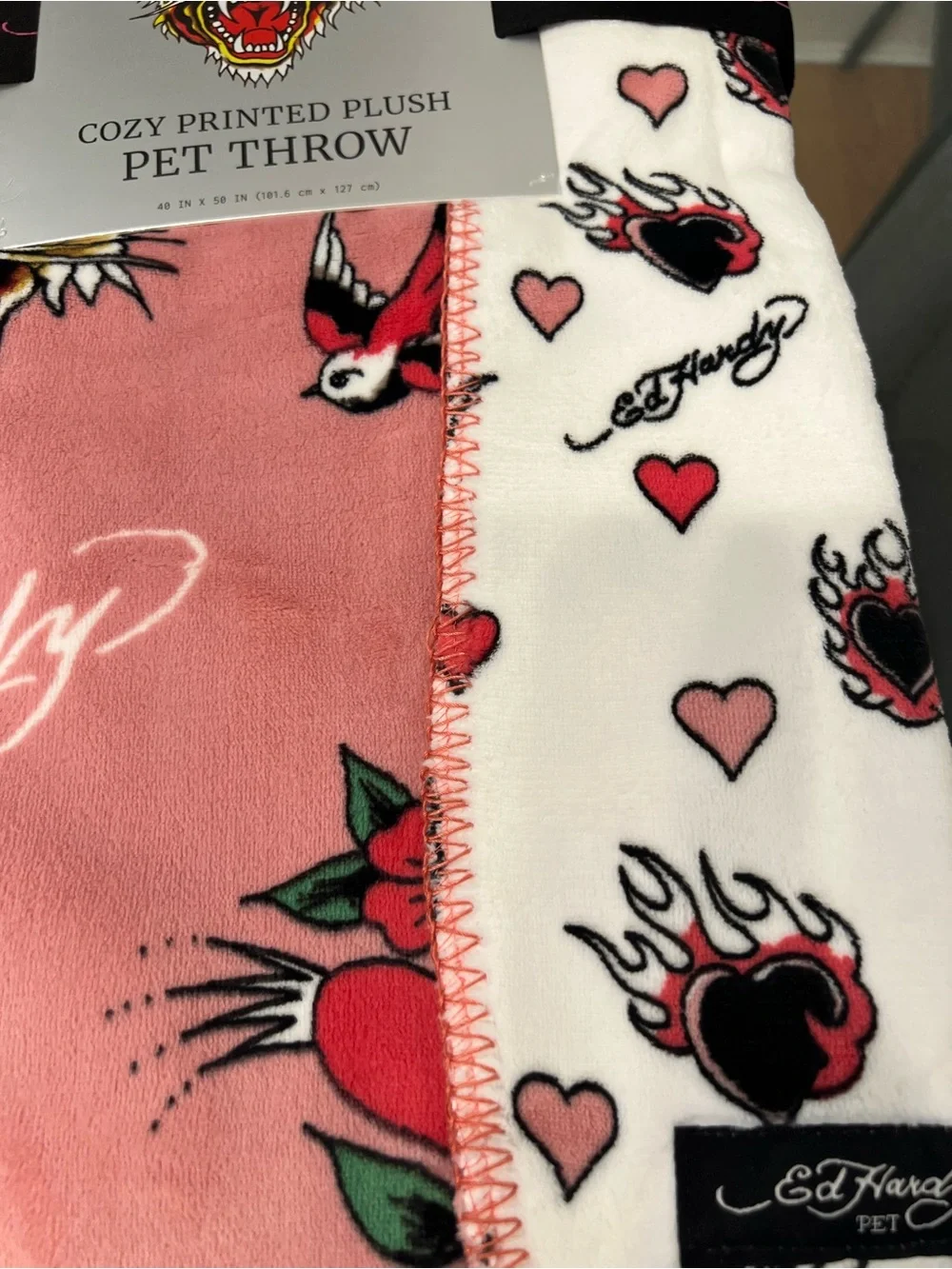 Ed Hardy Cozy Printed tattoo Plush Pet Throw - Pink/White
